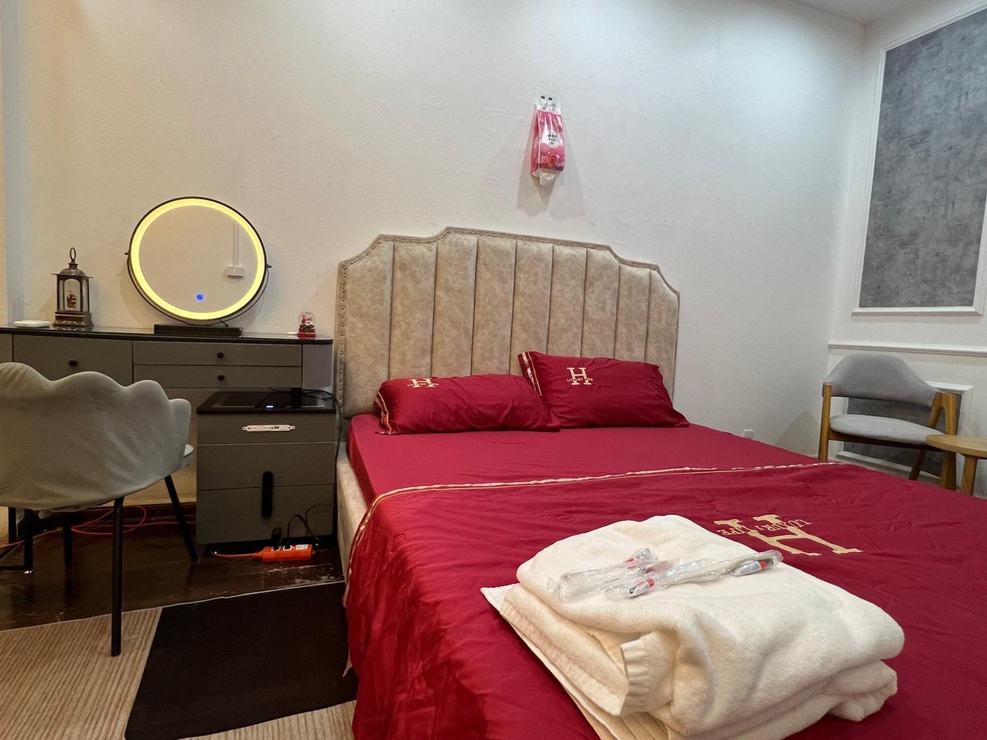 Venus Apartment Kham Thien Hanoi Exterior foto