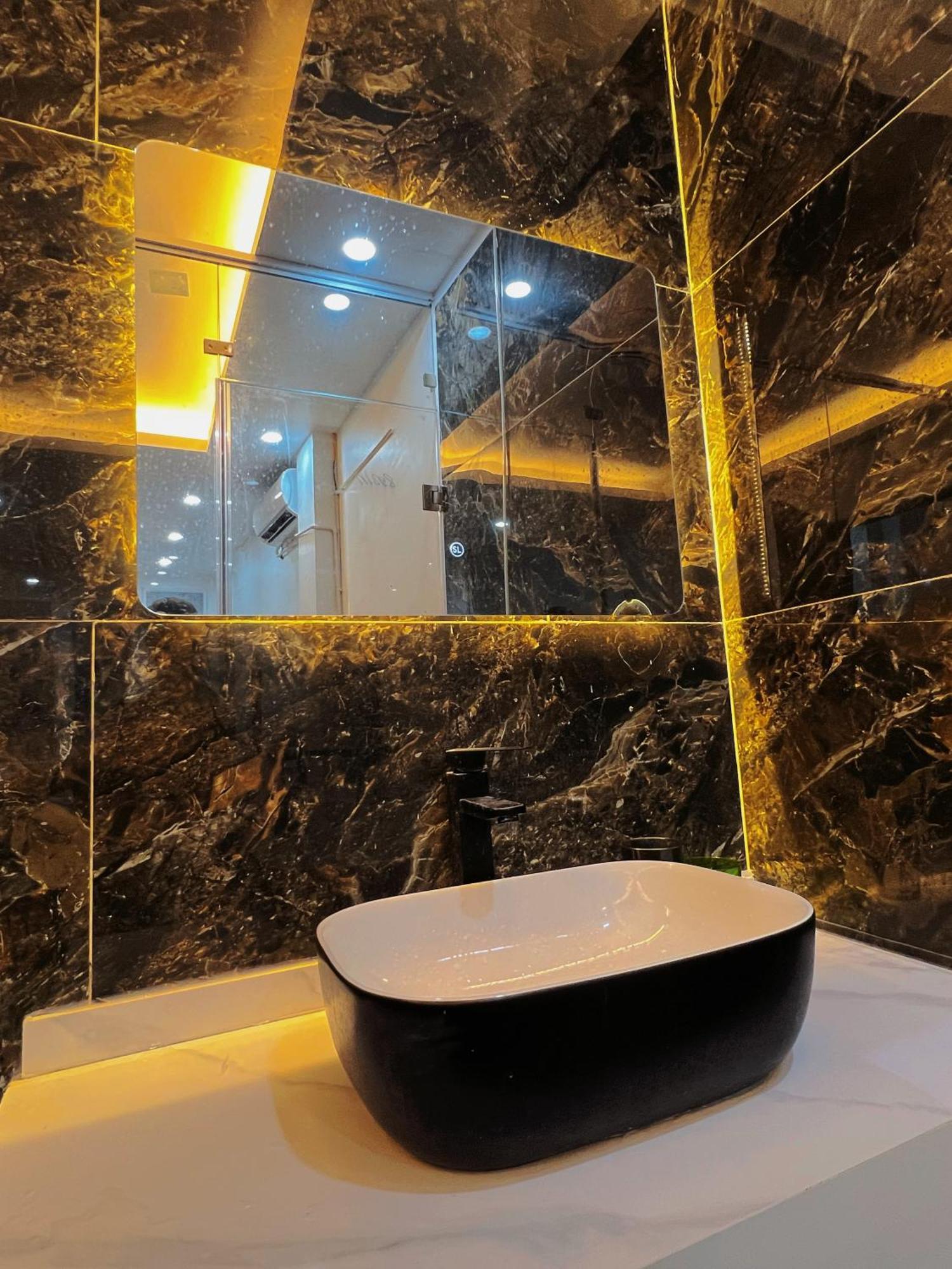 Venus Apartment Kham Thien Hanoi Exterior foto